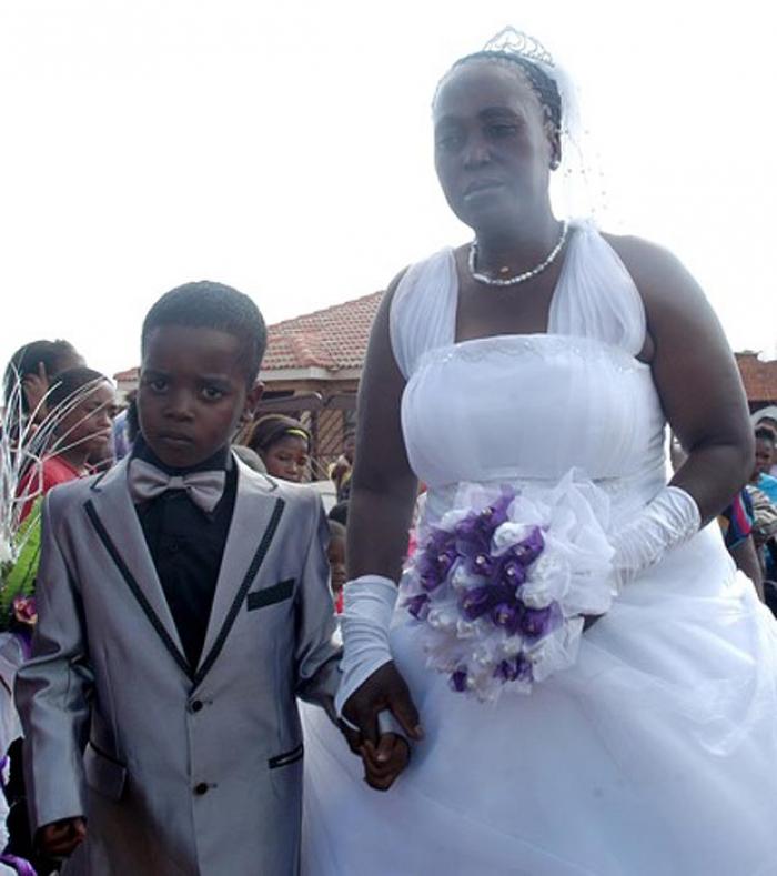 بالصور زواج طفل "8 سنوات" من ستينية في جنوب إفريقيا بالصور زواج طفل "8 سنوات" من ستينية في جنوب إفري Image