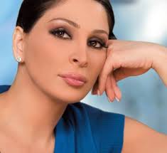 بالصور .. إليسا تكشف عن فريق "تعبت منك"