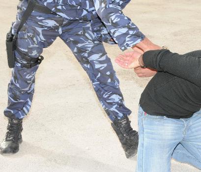 عاجل ... القبض على قاتل شقيقته وضرتها 