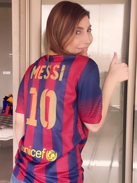 يارا ترتدي شيرت برشلونة 2015 image.php?token=bbbf