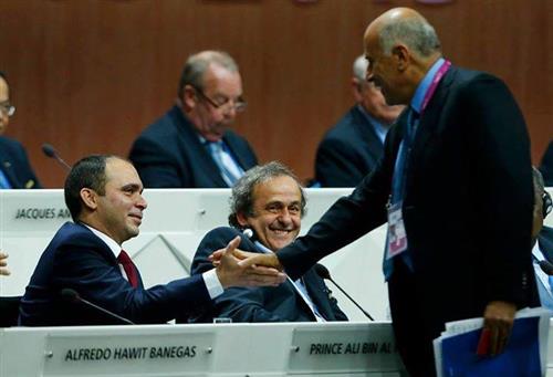 الرجوب  "لا يفكرونا مخيم الوحدات ...يبلطوا البحر واعلى ما بخيلهم يركبوه" 