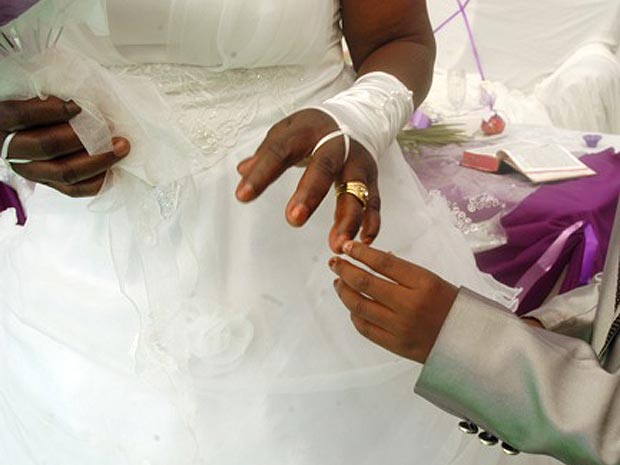 بالصور زواج طفل "8 سنوات" من ستينية في جنوب إفريقيا بالصور زواج طفل "8 سنوات" من ستينية في جنوب إفري Image