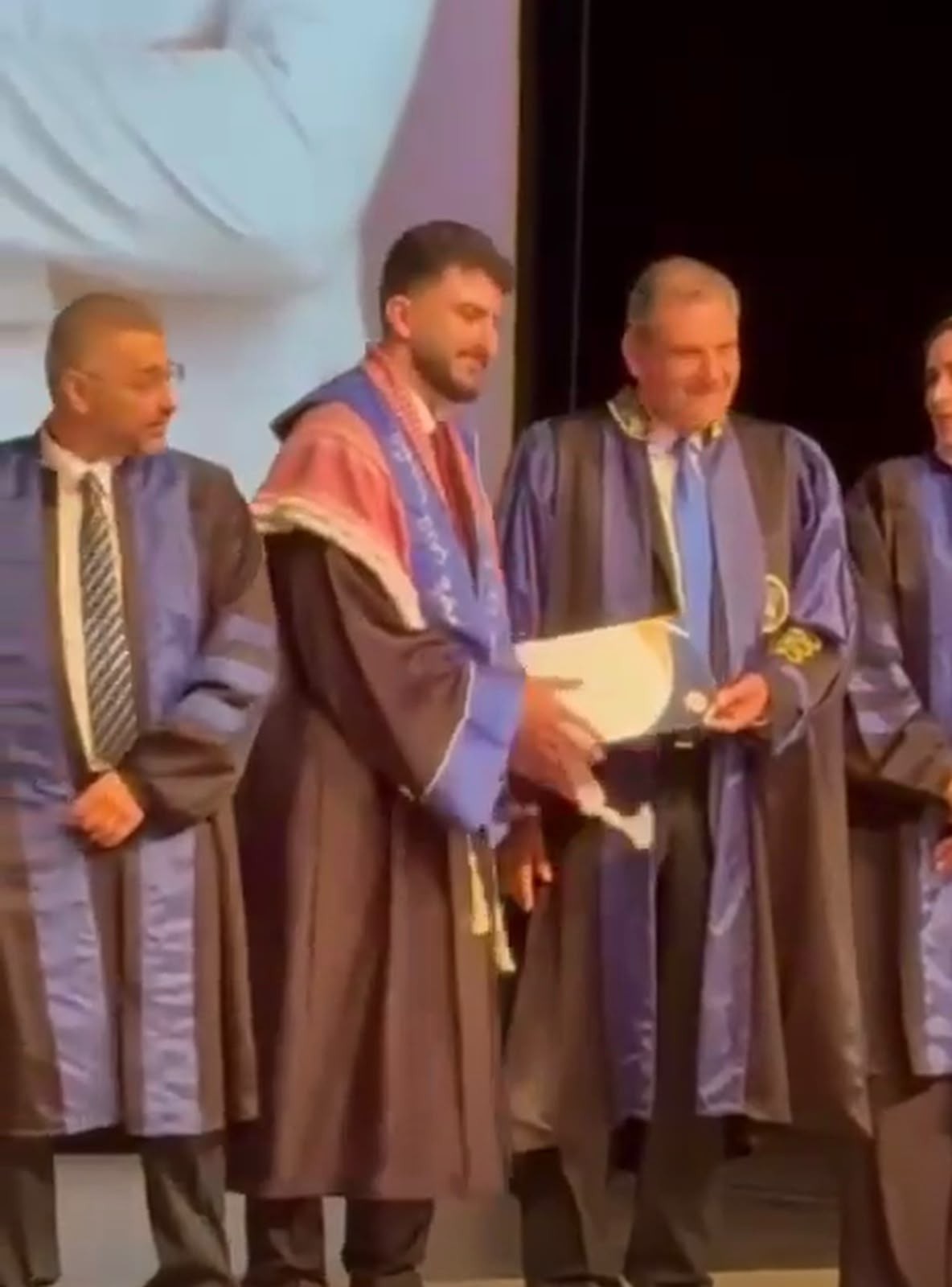 بالفيديو ..  مشاهد من تخرّج الشهيد الدكتور فادي هلسة الذي ارتقى في جريمة الكرك