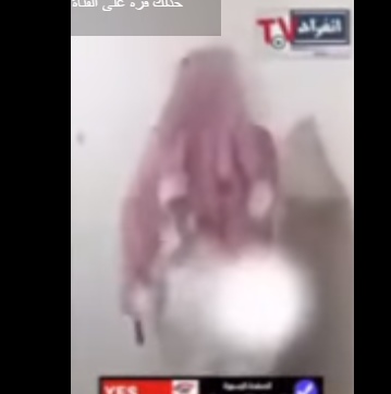 بالفيديو  ..  مصري يتعرض لضرب وحشي في الكويت بعد تعريته 
