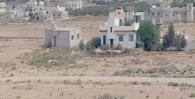 سكان منطقة "العاقب" بالبادية الشمالية يطالبون بتعبيد طريق يخدم منازلهم المرخصة