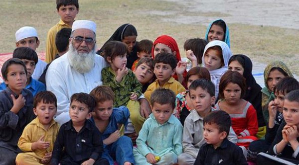 باكستاني "حزين" لأنه لم ينجب سوى 36 طفلاً من 3 زوجات  .. و  يبحث عن زوجه رابعة " صورة "