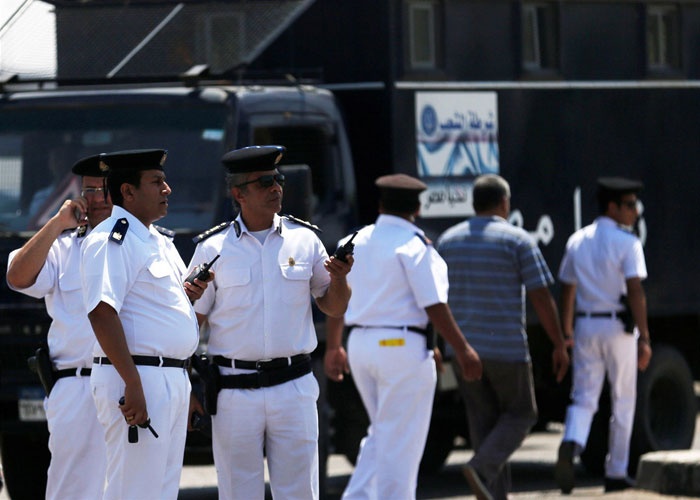 تفاصيل صادمة  ..  القبض على رجلين قاما بالحفر أسفل منزل سكني للتنقيب عن الآثار