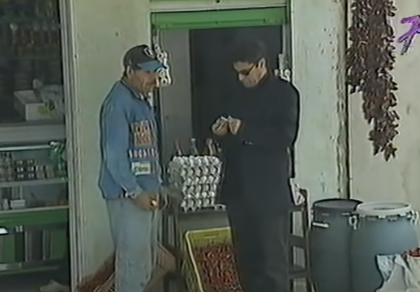 كاميرا خفية تونسية : الدجاج يبيض " فلوس"