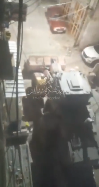 بالفيديو  ..  جرافات الا.حت.لا.ل تقوم بأعمال تخريب داخل مخيم عسكر الجديد شرقي نابلس