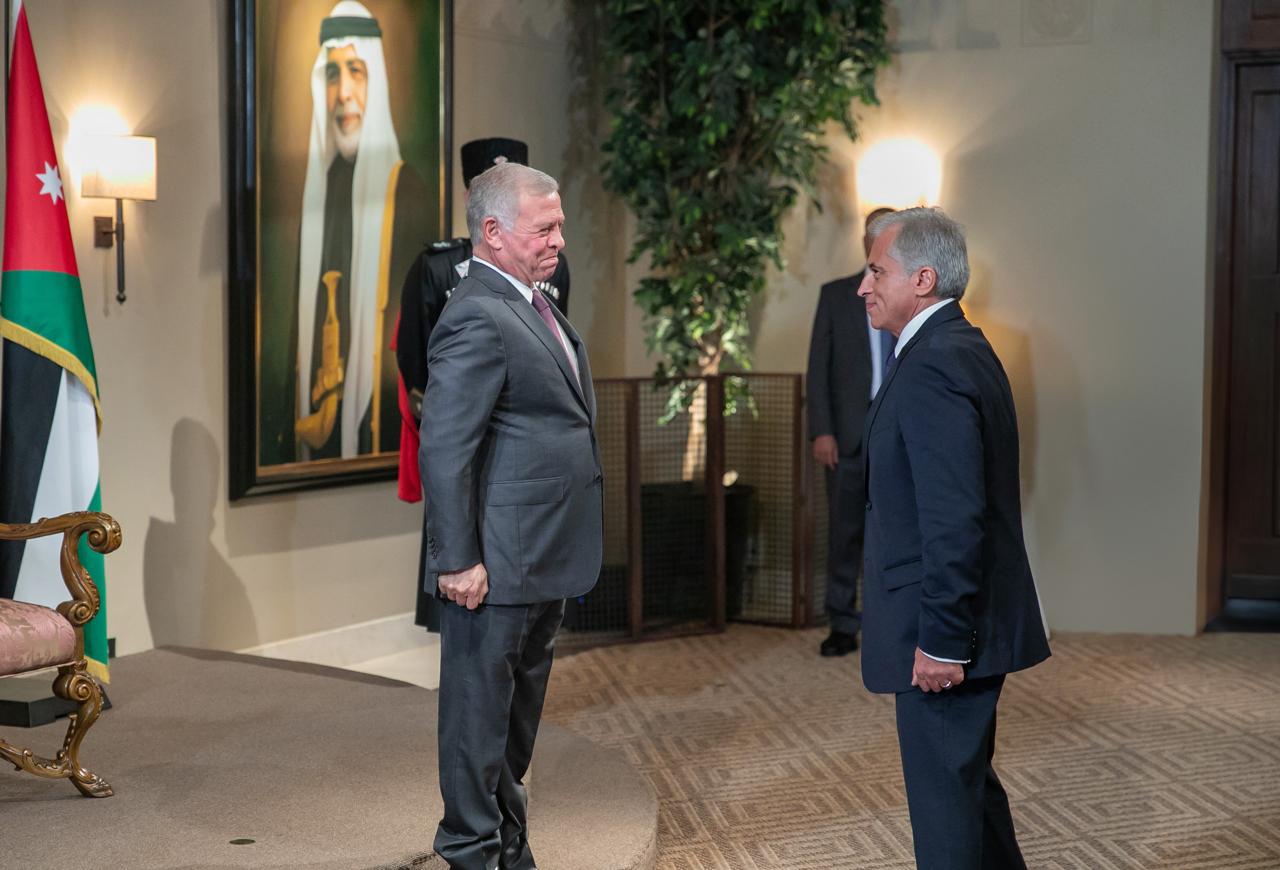 الخلافات السياسية تشعل المنافسة على حقائب التعديل الوزاري  ..  هل منح الملك الضوء الأخضر لجعفر حسان .. ؟