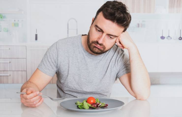 هل من الضروري تناول الطعام حتى عند فقدان الشهية؟