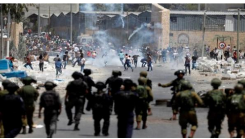 مواجهات عنيفة بين فلسطينيين وجنود الاحتلال