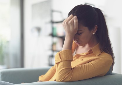 أخواتي يحاولن إحباطي وتحطيم معنوياتي ..  كيف أتعامل معهن؟