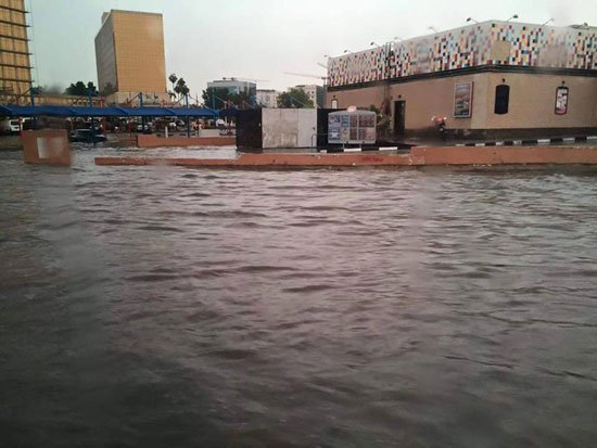 بالصور  ..  امطار غير مسبوقة في قطر تتسبب في غرق شوارعها