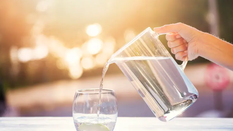 للتغلب على الحر ..  أفضل مشروب لترطيب الجسم