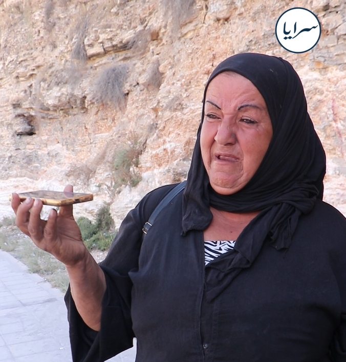 بالفيديو ..  سيدة أردنية ستنام الليلة في الشارع بعد هدم مأواها في المحطة  