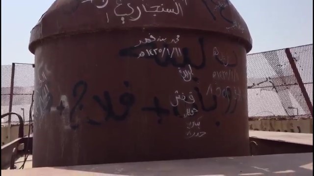 بالفيديو والصور ..  كرم "حاتم الطائي" لم يشفع لقبره بعد ان اصبح مليئاً بالنفايات و الكتابات العشوائية