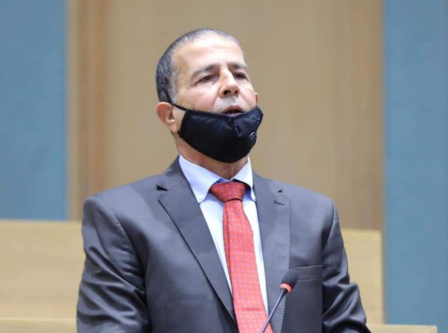النائب العبيدات مهاجماً وزير الصحة: "قال لي بوقع عكتب ما بقرأها"