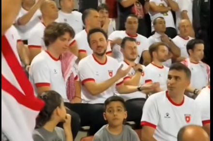 "الأميرة إيمان وينها؟" ..  سؤال عفوي لولي العهد يظهر الفرح بأجواء التأهل  ..  فيديو 