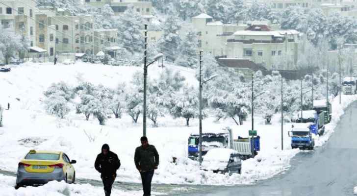 منخفض جوي ماطر وشديد البرودة وتساقط ثلوج فوق 1050 مترا