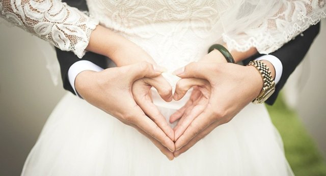 إلزام مواطن عربي بدفع 99 ألف دولار لفتاة وعدها بالزواج وأخلف  ..  تفاصيل