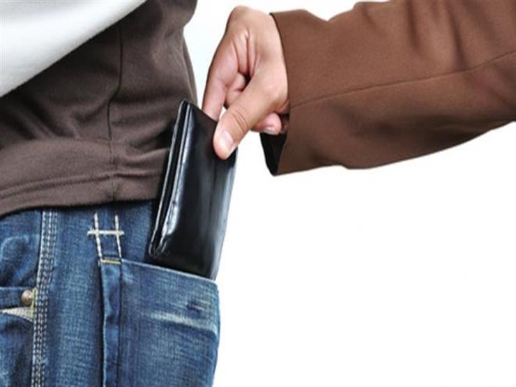كيف أتصرف مع ولدي الذي يسرق مقتنياتنا ويبيعها؟