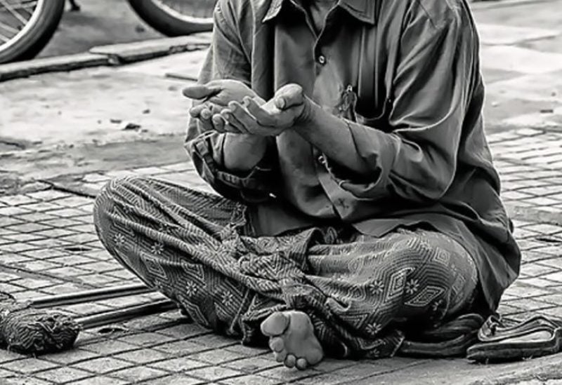 يدعي الجنون  ..  مكافحة التسول تضبط متسولاً بحوزته 6 آلاف دينار !