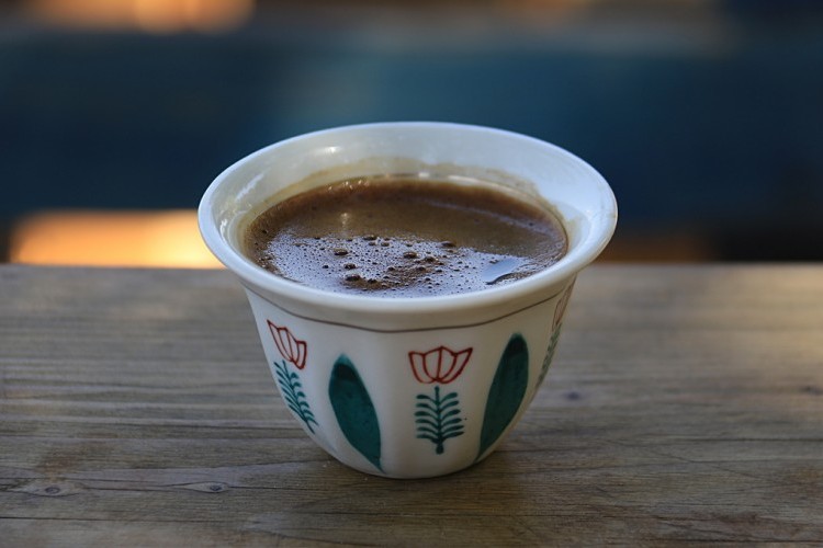 طريقة اعداد القهوة الأردنية لضيافة عيد الأضحى