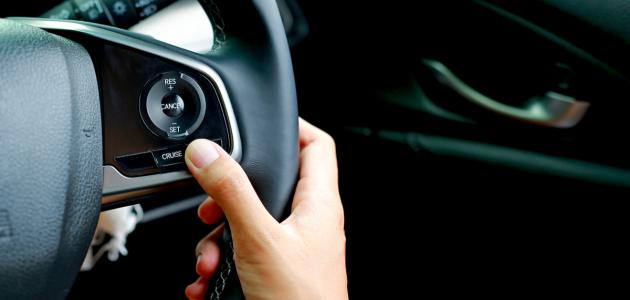 بالفيديو ..  إنقاذ سائق عربي علق نظام تثبيت السرعة في سيارته