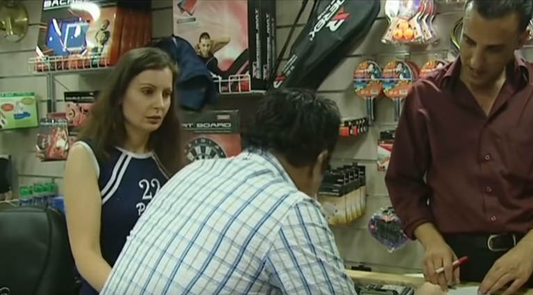 كاميرا خفية مع الفنانة ناريمان عبد الكريم
