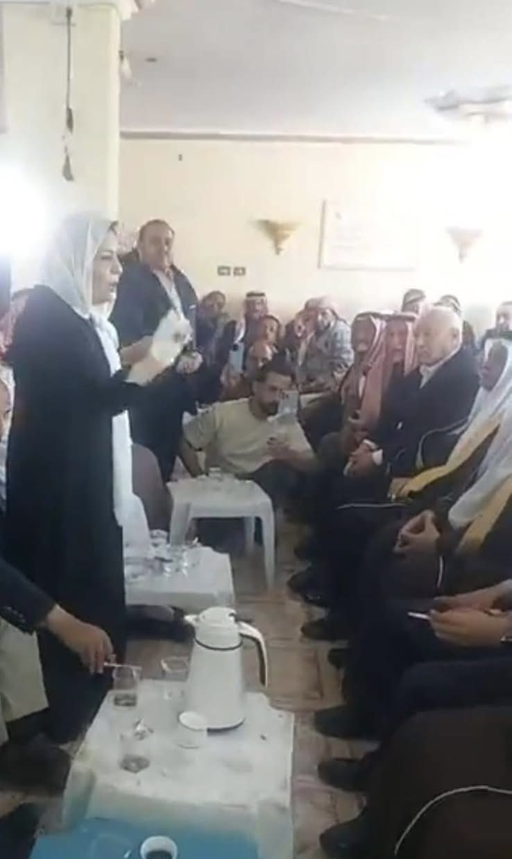 النائب السابق إنصاف الخوالده بعد استنكار البعض لقيادة المرأه للجاهه : ليست المرة الأولى لي وسأبقى في الميدان
