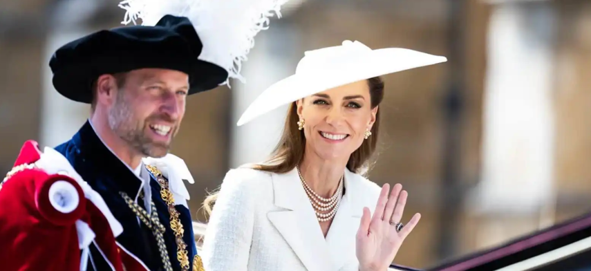 ويليام وكيت يشاركان صورة عائلية خاصة في ذكرى زواجهما الـ15 