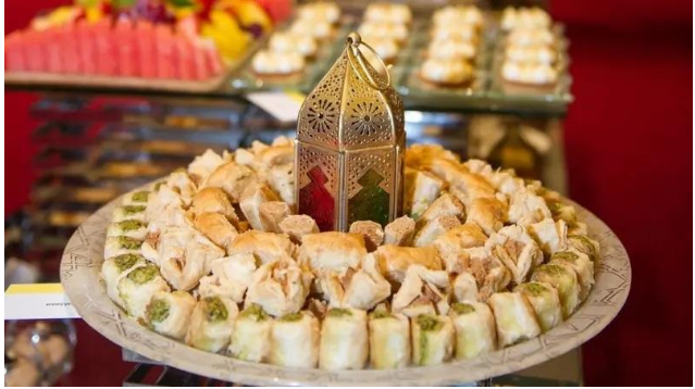 5 أضرار يسببها كسر الصيام بحلويات رمضان