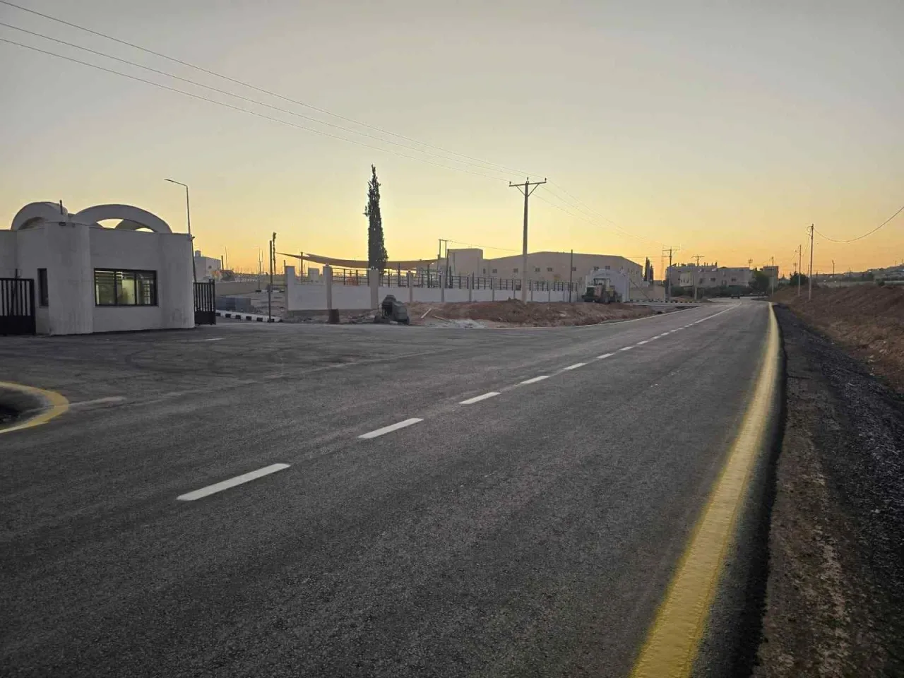 انتهاء العمل بمشروع الطريق الرئيسي للمدينة الرياضية الجديدة في الكرك