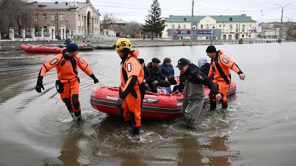 روسيا: إجلاء عشرات الآلاف من مناطق الأورال بسبب الفيضانات