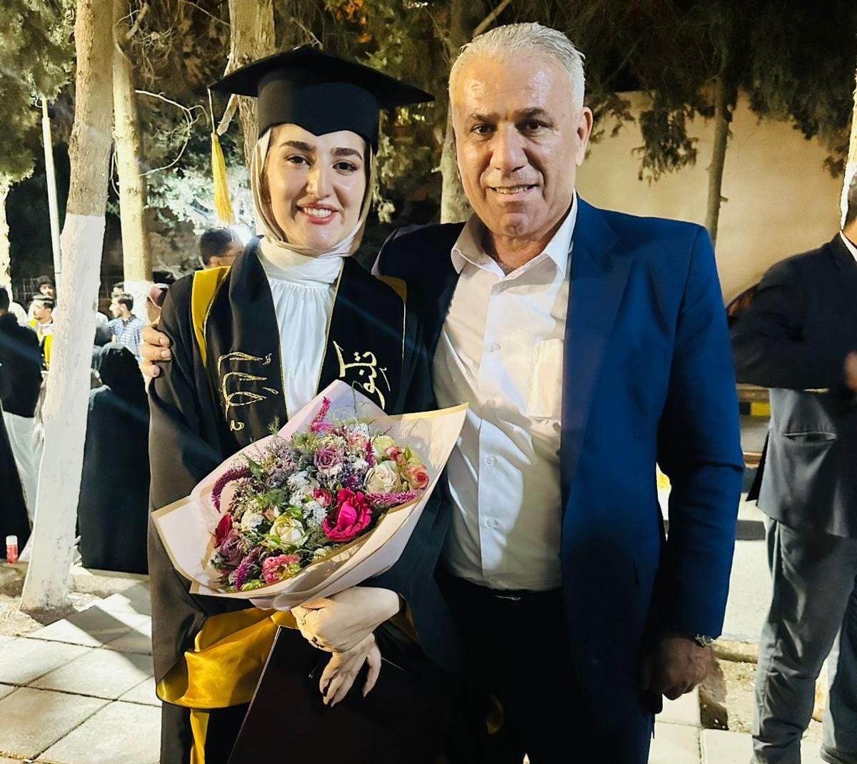 المهندس عصام أبو أحمده يبارك لابنته آلاء تخرجها من الجامعة الأردنية