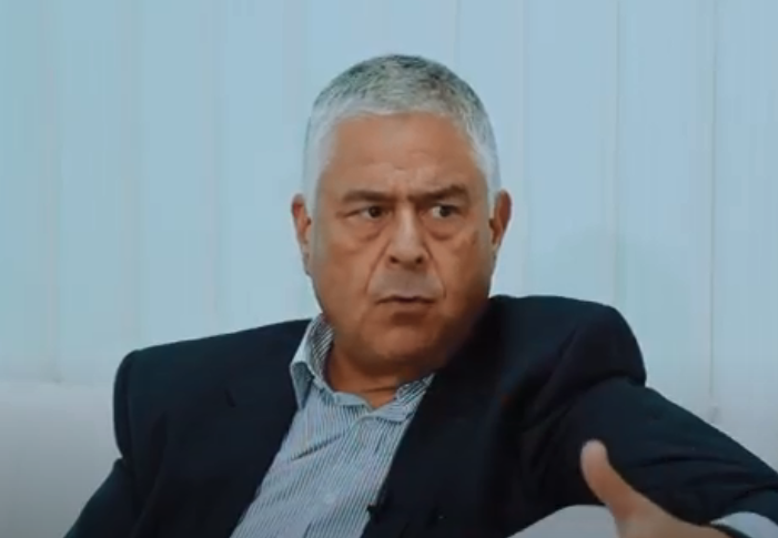 وزير المالية الأسبق "ملحس" لسرايا: نعم راتبي وصل لمليون دينار وأمتلك 14 قطعة سلاح ..  ولم أتحدث عن قطع الرواتب وهُددت بالقتل