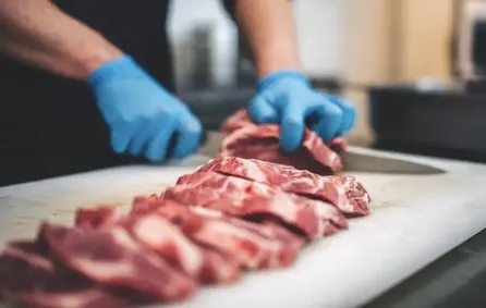 إتلاف 300 كيلو من اللحوم غير الصالحة للاستهلاك في جرش