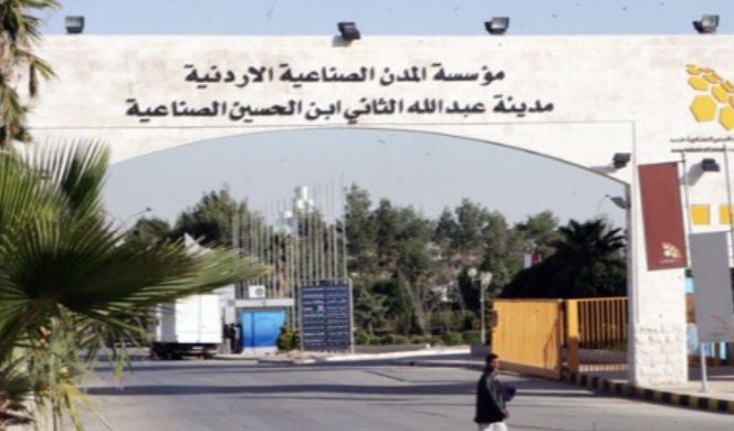 الرئيس التنفيذي للمدن الصناعية رفع راتبه (3) مرات خلال عامين ليصل الى (4900) دينار و (18) ألف دينار مكافأت 