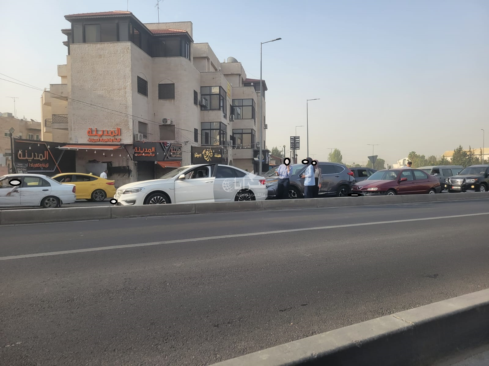 حادث تصادم بين عدد من المركبات بشارع المدينة الرياضية