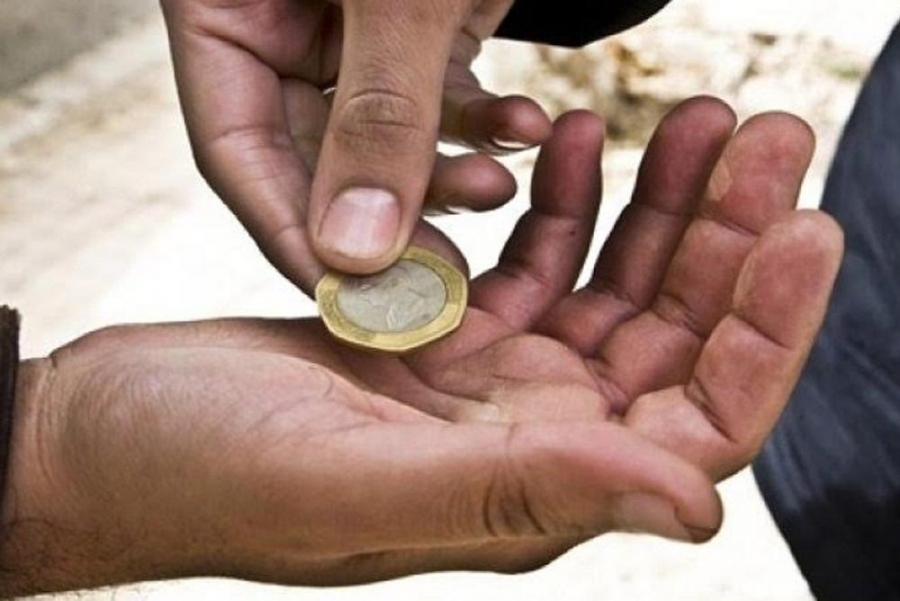 الافتاء الأردنية توضح حكم استرجاع المال من المتسولين الكاذبين