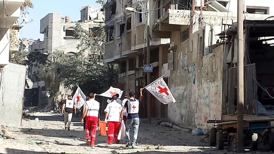 برفقة الصليب الأحمر ..  نتنياهو يوافق على دخول حماس وفريق مصري فني للبحث عن جثث أسرى.