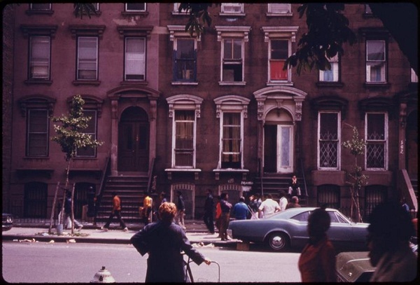 صور: كيف كان حي بروكلين في صيف 1974  .. 