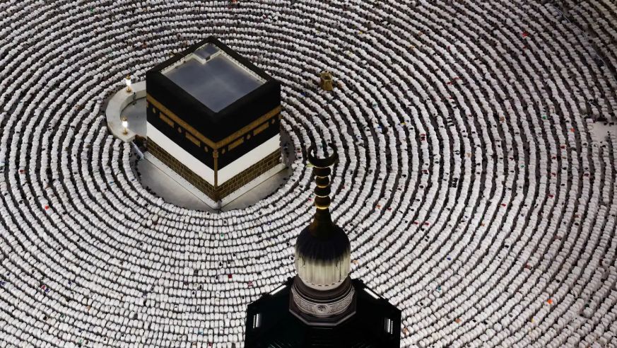 حجاج بيت الله الحرام يصلون إلى مشعر منى إيذانا ببدء المناسك