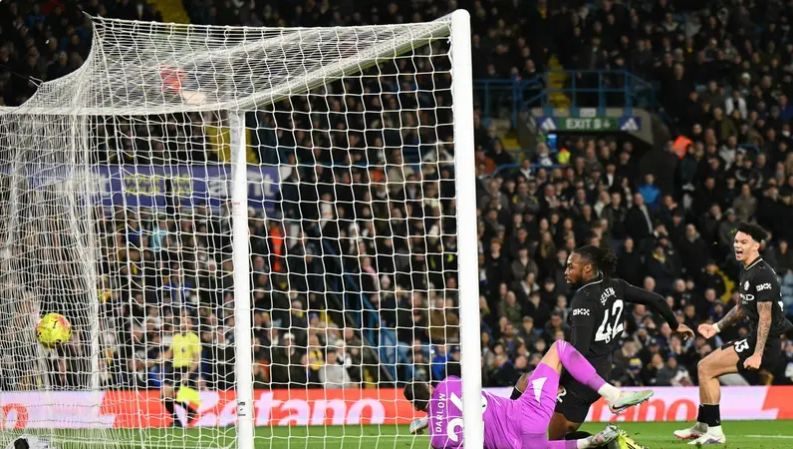 سيتي يخطف فوزاً ثميناً من ملعب ليدز