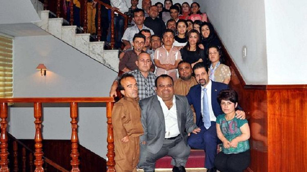 العراق : "قصار القامة"  يطالبون بالاعتراف بهم و بمقاعد بالبرلمان (صور)