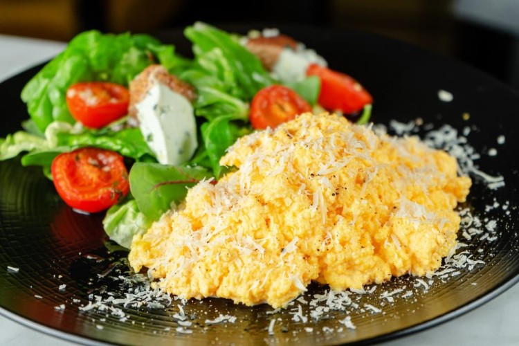 بيض بالجبنة للسحور