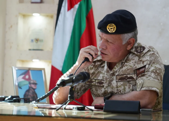 الملك يوجه بإعادة هيكلة الجيش العربي