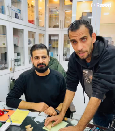 تحدي مضحك جدّا  ..  فعلا أعطي الخبز لخبازه! 