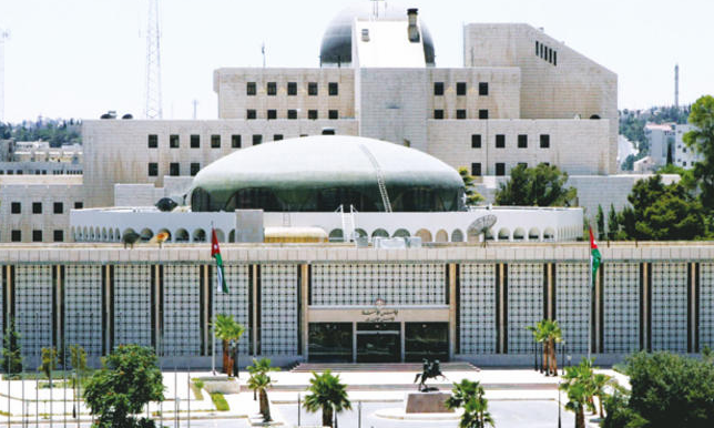 الأعيان و النواب  يختلفان على قانوني البلديات والمستقلة للانتخاب